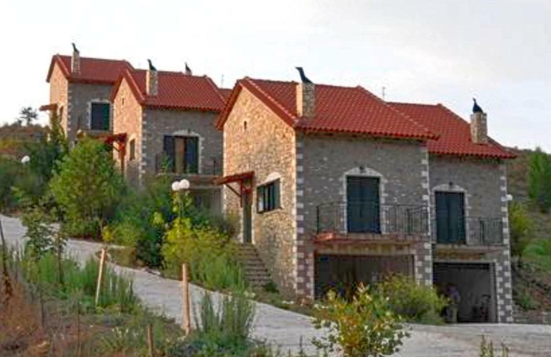 All Seasons Πέτρινες Παραδοσιακές Κατοικίες Kalavryta Exterior foto